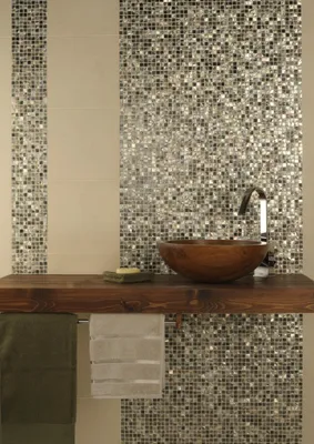 13) Красивый бордюр из мозаики для ванной: выберите размер и формат