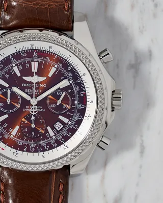 Breitling часы на фоне веб-страницы