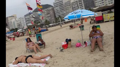 Новые изображения Бразильянки на пляже