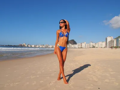 Скачать бесплатно фото Бразильянки на пляже в хорошем качестве