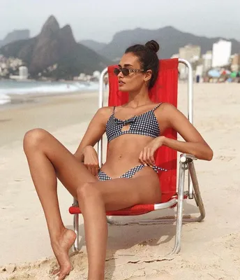 Картинки Бразильянки на пляже в формате JPG, PNG, WebP