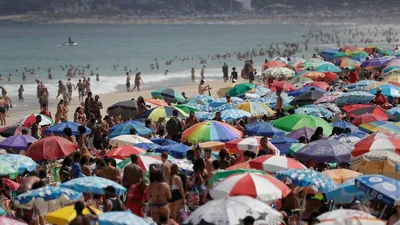 Фото с бразильянками на пляже: воплощение летнего солнца и веселья