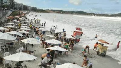 Фото с бразильянками на пляже: красота и свежесть океана