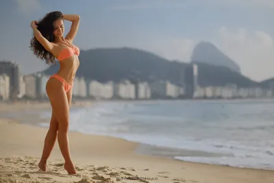 Изображения бразильянок на пляже в Full HD