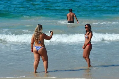 Фото бразильских девушек на пляже в высоком разрешении