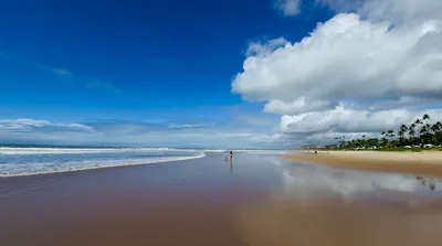 Бразильские девушки на пляже: взгляд на солнце и песок