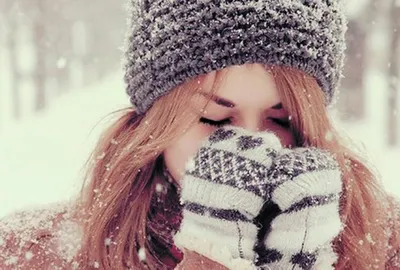 Зимняя идиллия: Фото брюнеток на экран