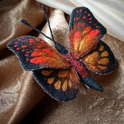 Брошь из бисера бабочка - Стильное изображение