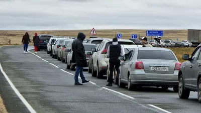 Оживленные улицы прошлого: Картинка, давно забытая временем