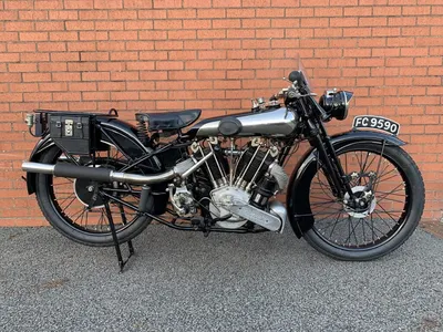 Фото мотоцикла Brough Superior SS100 - произведение искусства (jpg)