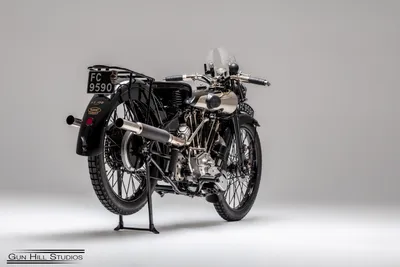 Фотография Brough Superior SS100 - идеальное дополнение для коллекции (jpg)