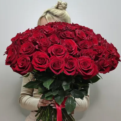 Фото букета с 55 розами в формате webp для скачивания