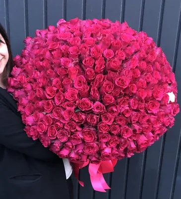 Фото, которое заставит вас влюбиться в букет из 301 розы