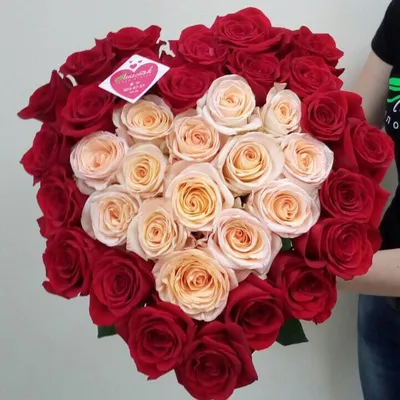 37 прекрасных роз в одном букете