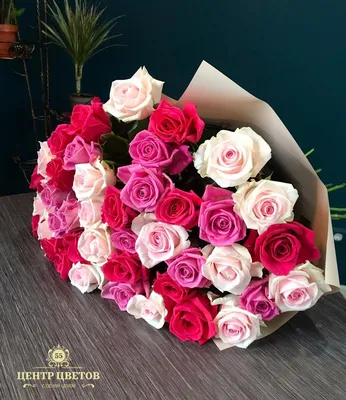 Фото букета роз, состоящего из 45 шикарных цветов