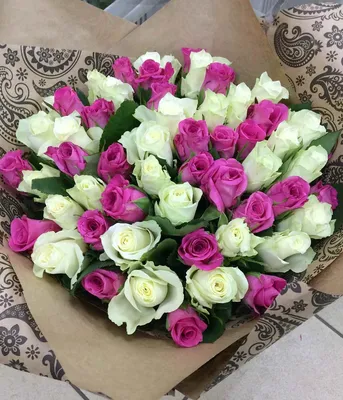 Фотка роскошного букета из 45 роз в webp формате