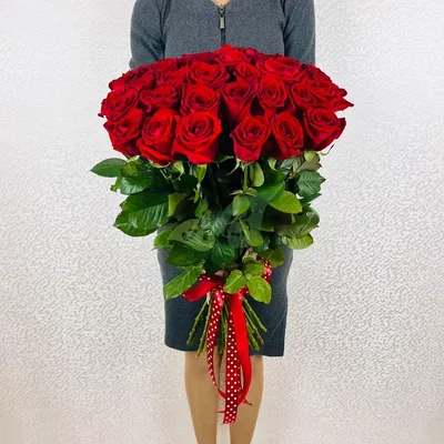 Фото букета, состоящего из 45 великолепных роз, в png формате