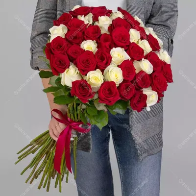 Фотография шикарного букета из 45 роз для скачивания