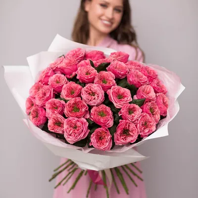 Изображение восхитительного букета из 45 роз в webp формате