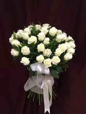 Фотка, демонстрирующая роскошный букет из 45 роз для скачивания