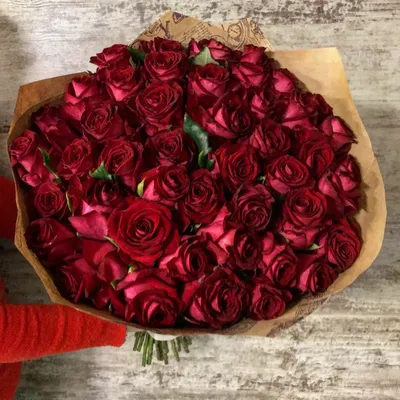 Фото букета, состоящего из 45 роскошных роз