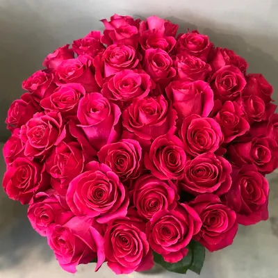 Удивительное изображение букета из 45 роз в webp формате