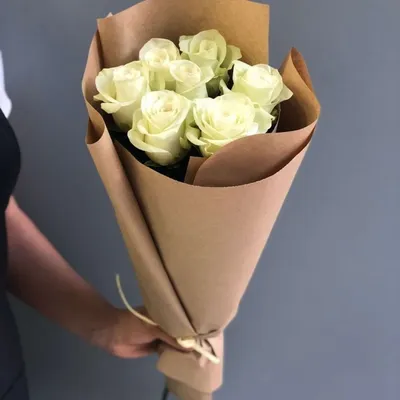 Фотография букета из 70 роз: романтика и эстетика объединены