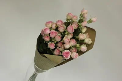 Фотография красивого букета мелких роз в формате webp