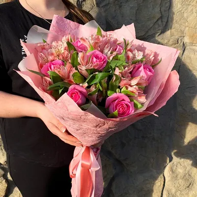 Фотография букета из роз и альстромерий в png