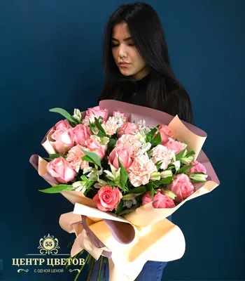 Фотка элегантного и роскошного букета из роз и гвоздик