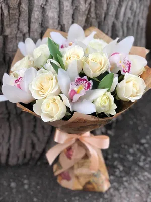 Фотка букета из роз и орхидей, чтобы поднять настроение: большой размер, jpg формат