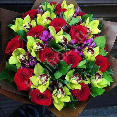 Фотография букета из роз и орхидей, чтобы создать атмосферу роскоши: маленький размер, webp формат