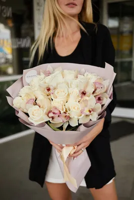 Букет из роз и орхидей для важных событий в жизни: маленький размер, webp формат