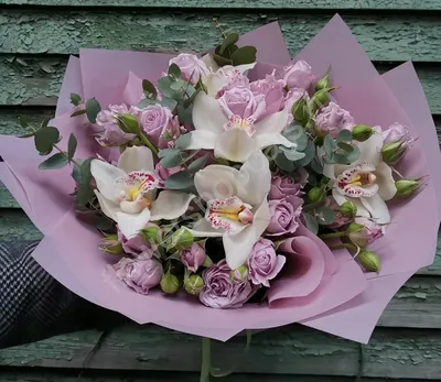 Фотка букета из роз и орхидей, чтобы запечатлеть счастливые моменты: большой размер, jpg формат