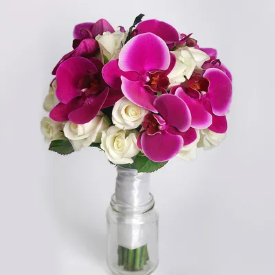 Букет из роз и орхидей для выражения глубоких чувств: маленький размер, webp формат