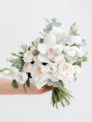 Букет из роз и орхидей для романтического подарка: маленький размер, webp формат