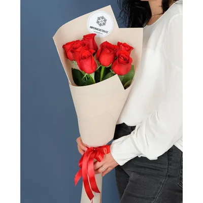 Букет из семи роз: яркое изображение, готовое к использованию