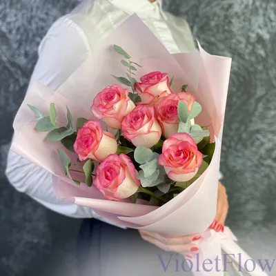 Фотография букета из семи роз: качественная красота в формате jpg