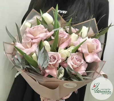 Изображение букета из тюльпанов и роз в формате webp