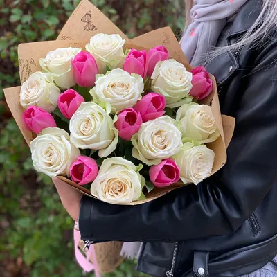 Фото букета из тюльпанов и роз в формате jpg