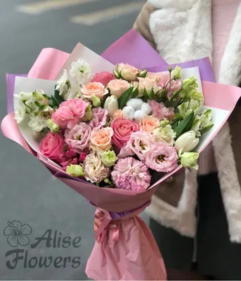 Фото букета из тюльпанов и роз в формате png