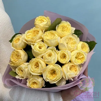 Фото букета желтых роз с декоративной упаковкой
