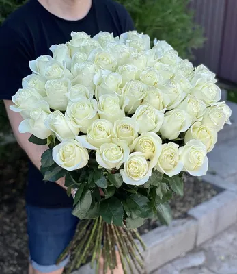 Фото с цветущими розами - букет 51 штука