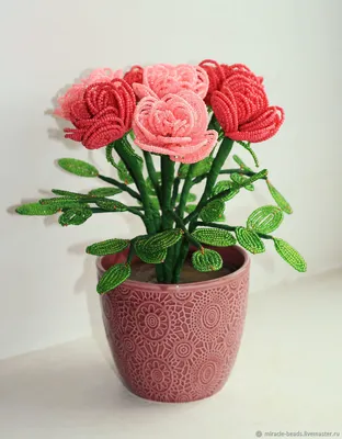 Букет роз из бисера фотографии