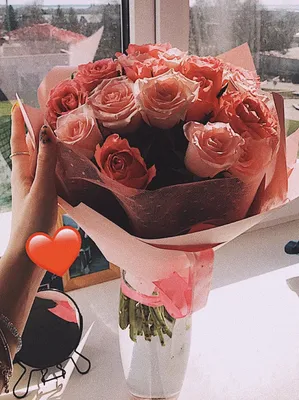 Изумительные букеты роз в руках: ощутите магию красоты