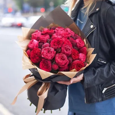 Роскошные букеты роз в руках: выберите свое собственное изображение