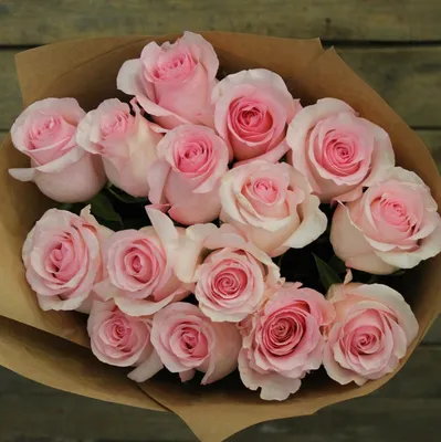 Красивый букет розовых роз дома - фото png, размер средний