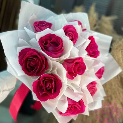 Фотография уютного букета розовых роз - jpg