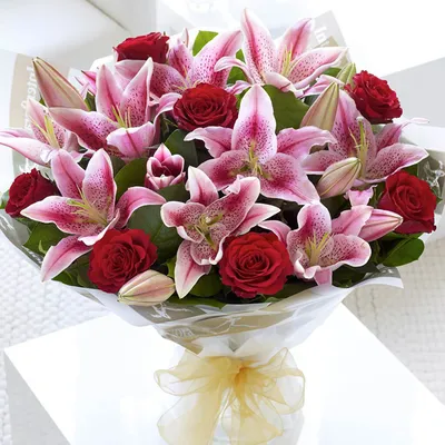 Высококачественная картинка с букетом розы и лилии