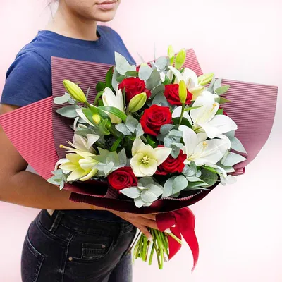 Красочное изображение букета розы и лилии